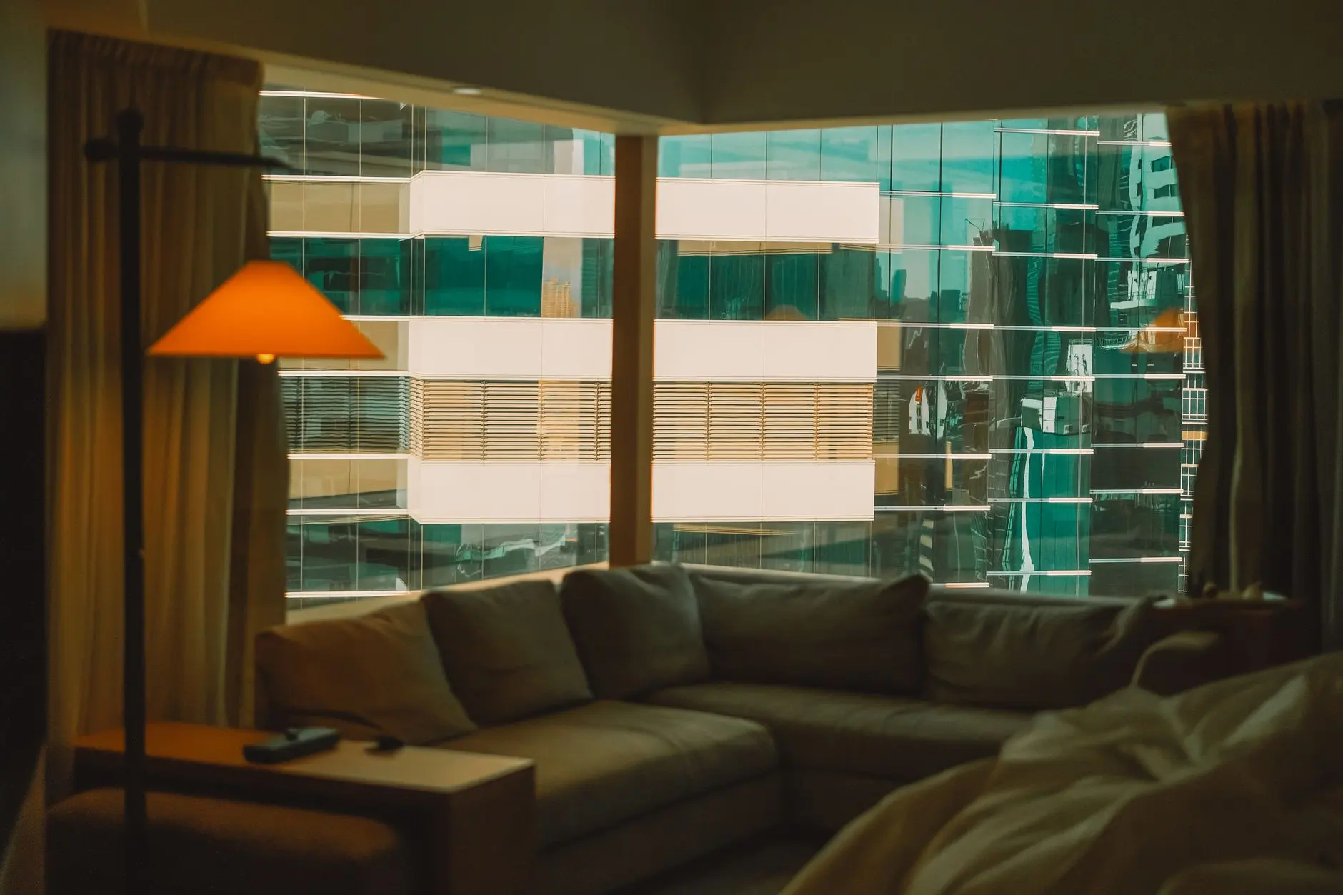 智能电子产品与电子元器件采购指南：企业办公设备选型要点解析